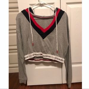 Tommy Hilfiger 🇨🇷🇨🇷 cropped hoodie